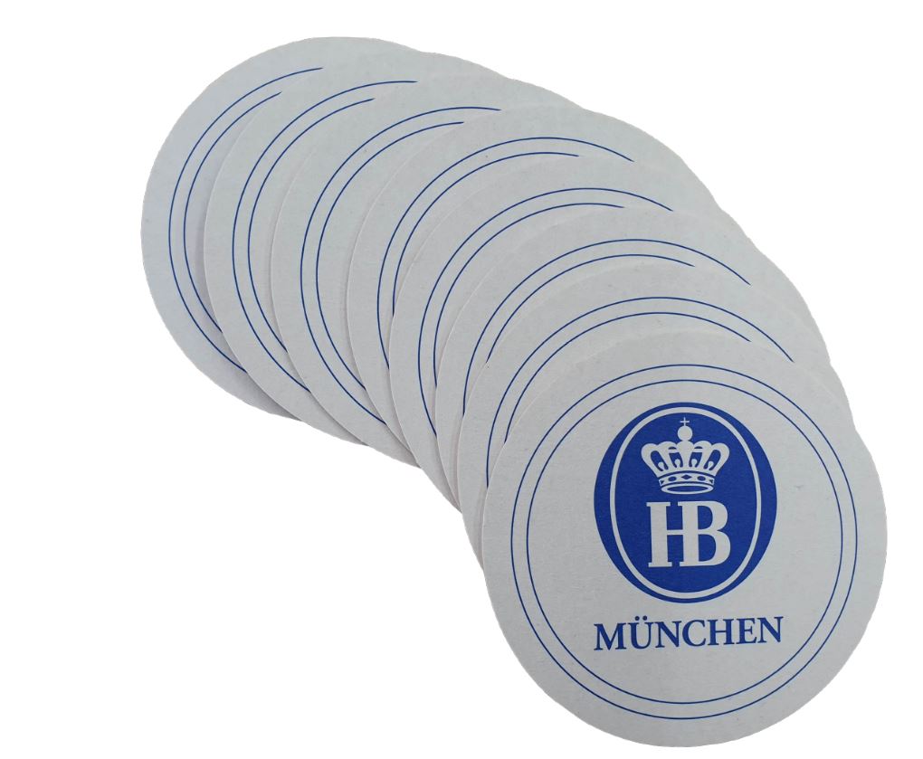 Stapel runder Bierdeckel mit blauem Hofbräuhaus München Logo.